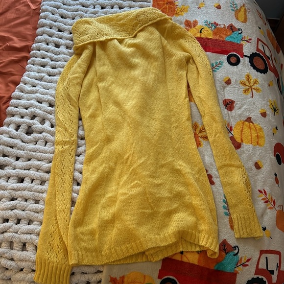 Beautiful Arden B Yellow Sweater - Picture 6 of 6